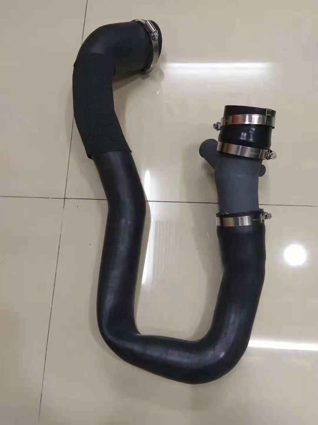 LR024305 Intercooler Throttle Body Hose Evoque L538 Throttle Body Air Intake Hose