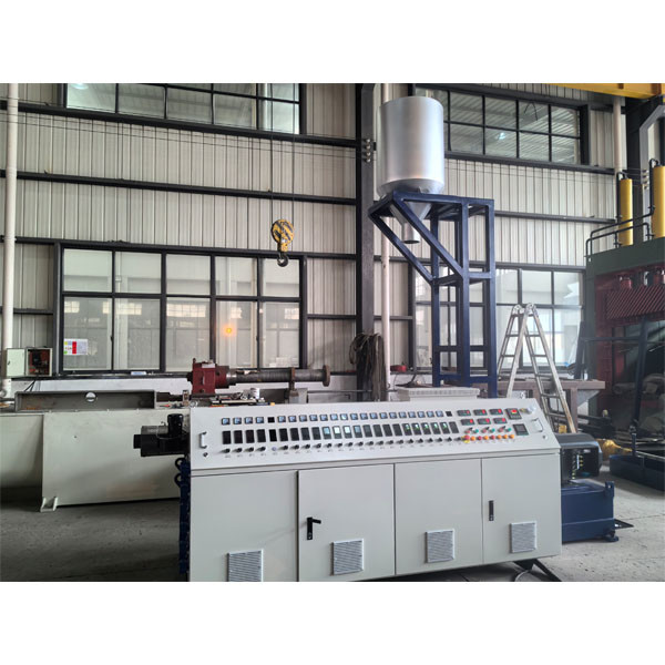 Single Screw Plastic Pipe Extrusion Machinery PP PVC PE Pipe Production Line