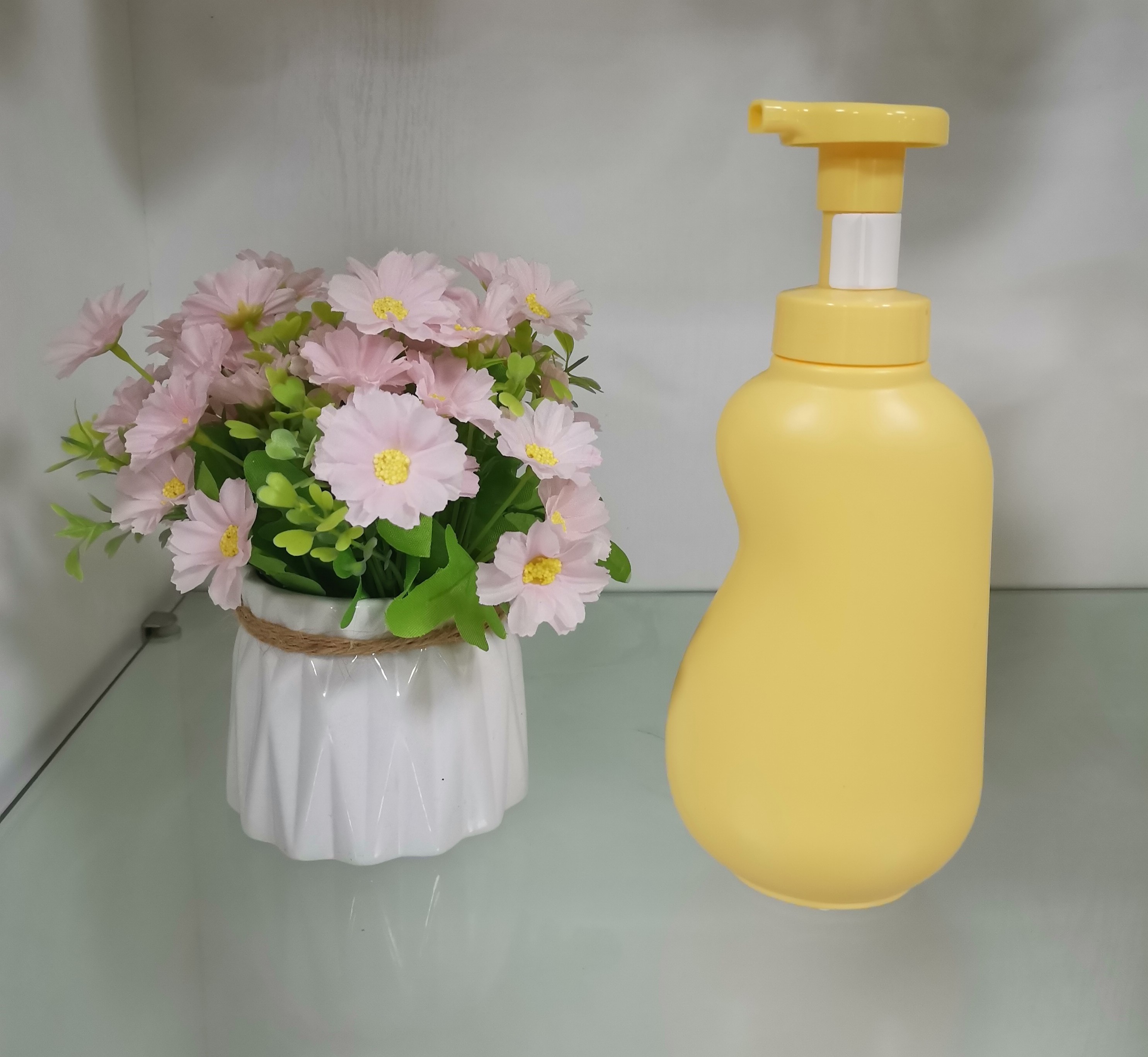 White Plastic Head Foam Dispensing Pump For Industrial Needs