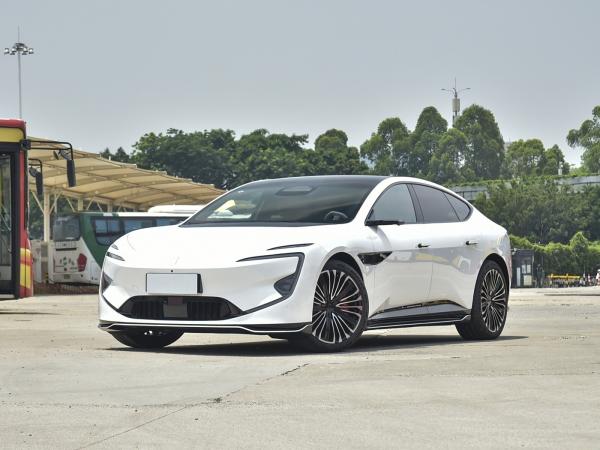 Avita 12 Fashion Design EV Aveta Car 650km Autonomous Driving Performance