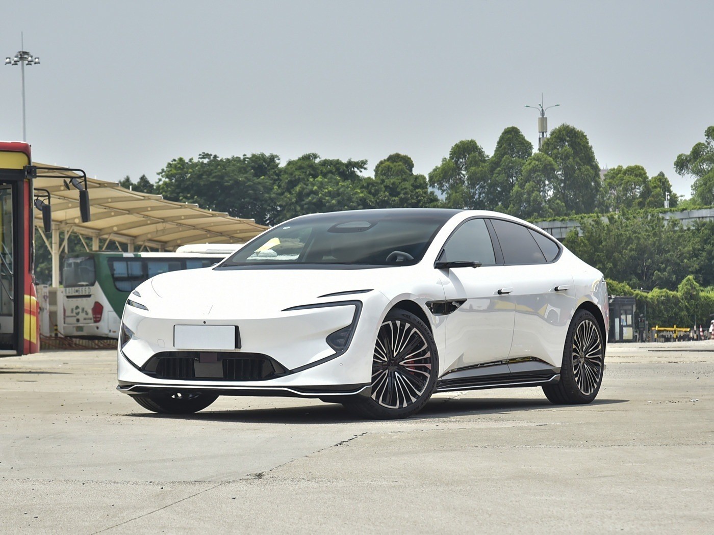 Avita 12 Fashion Design EV Aveta Car 650km Autonomous Driving Performance Edition With Three Laser Four Wheel Drive