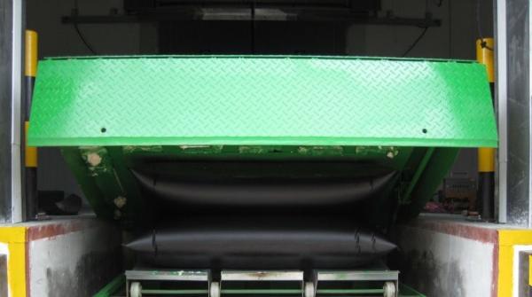 Low Maintenance Airbag Lifting System , Protecting Environment Loading Dock