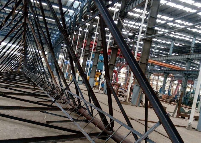 470 - 630 Mpa TV / Radio Antenna Tower With Angle / Tubular Steel Member