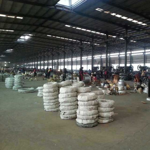 Flat Razor Galvanized Barbed Wire Razor Fence Roll PVC Coated 26mm~100mm Barb Distance