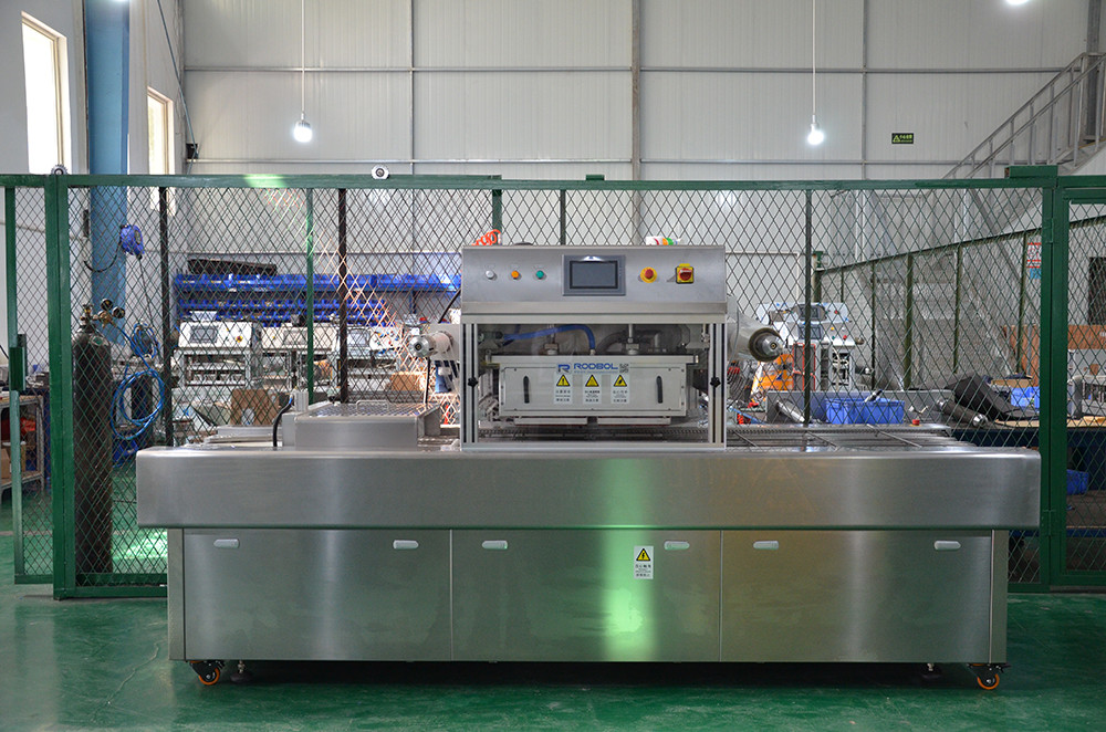 PLC Control Vacuum Tray Sealer Nitrogen Filling Machine For Food Packaging