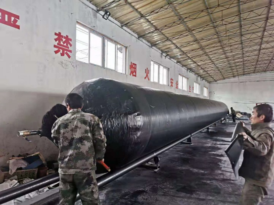 High Pressure Black Marine Rubber Airbag For Shipping Launching 12
