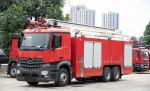 Mercedes Benz 25m Aerial Fire Truck Spraying Water / Foam / Powder