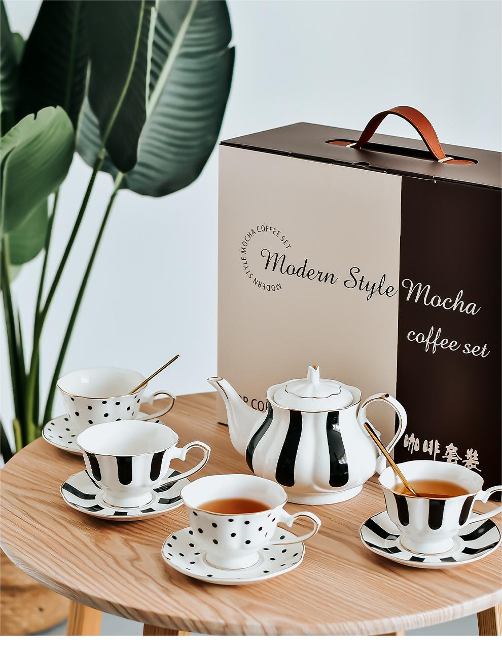 Porcelain Tea Set For Ramadan Gift Sustainable Tea Cup Teapot Saucers And Plates Gold rimmed cups