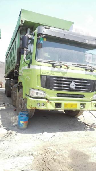 4x8 Drive Wheel Second Hand Dump Truck Howo Green Color Big Bucket Working