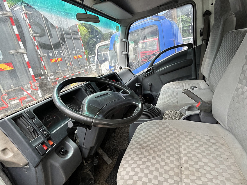 Manual Used Medium Duty Trucks Left Hand Drive Japanese Isuzu Used Diesel Trucks