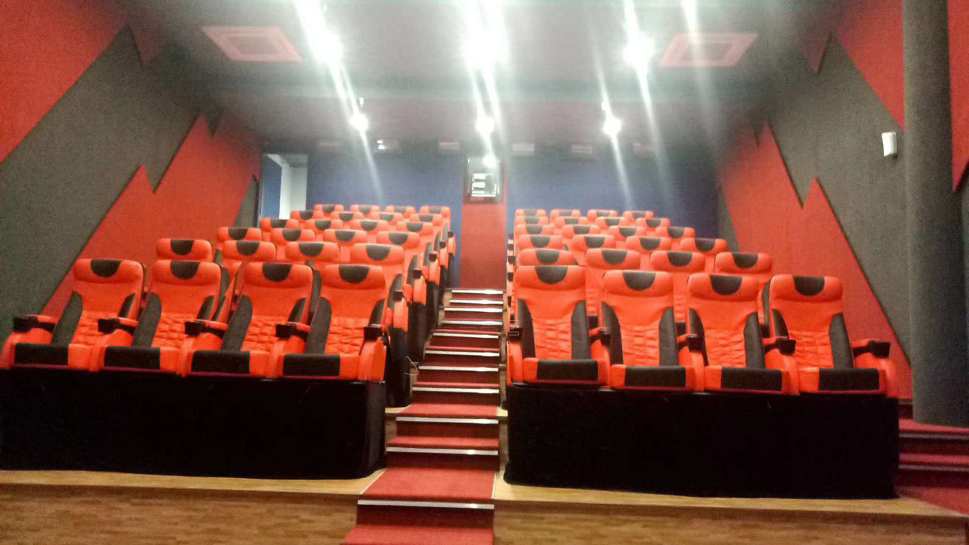 7D Cinema Virtual Game Machine 8 Seats Mecha Dynamic Wood Material