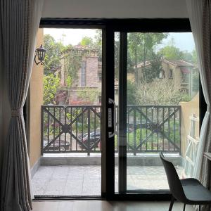 China Invisible Aluminum Alloy Mesh Trackless Screen Door Black / White wholesale