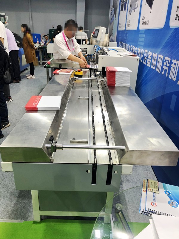 Desk Calendar Automatic Spiral Punching Machine , 1-6mm Spiral Hole Punch Binding Machines