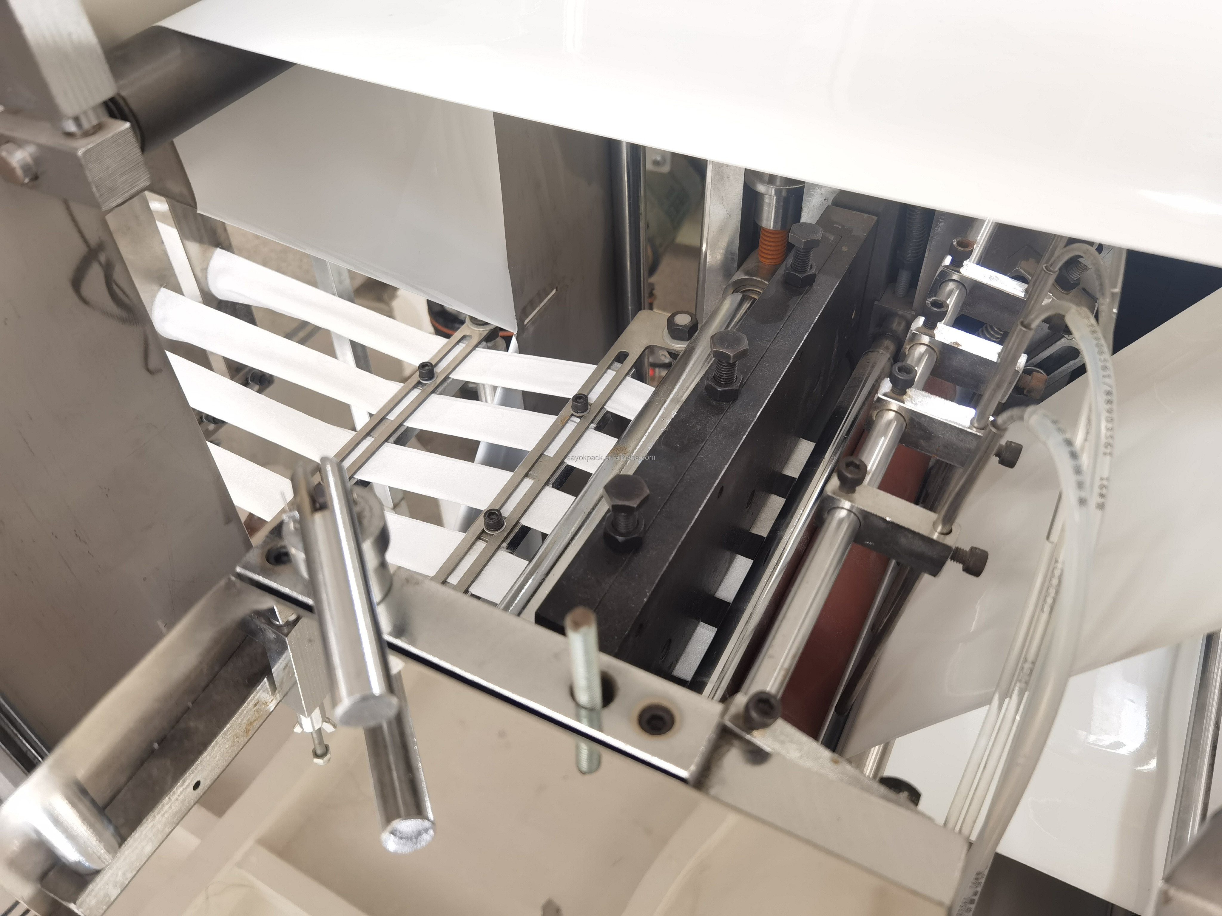 Mechanical Driven Alcohol Prep Pad Machine Disposable Single Alcohol Pad Machine