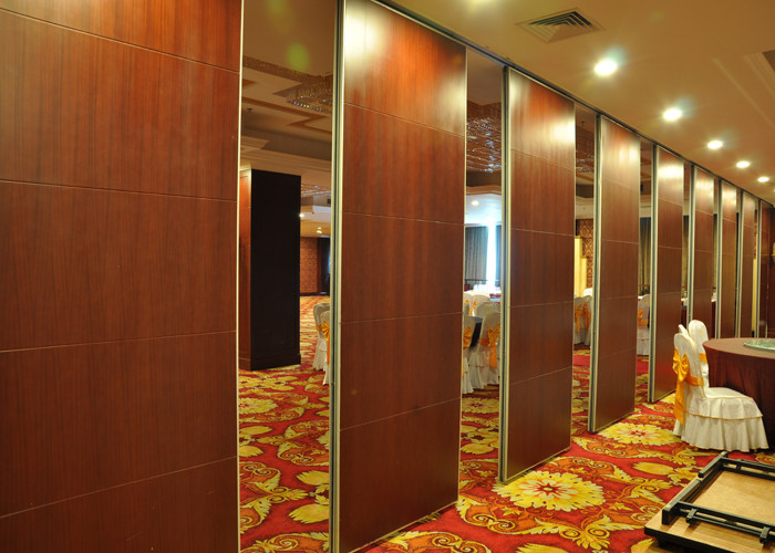 Folding Acoustic Room Dividers , Banquet Hall Aluminium Partition Wall