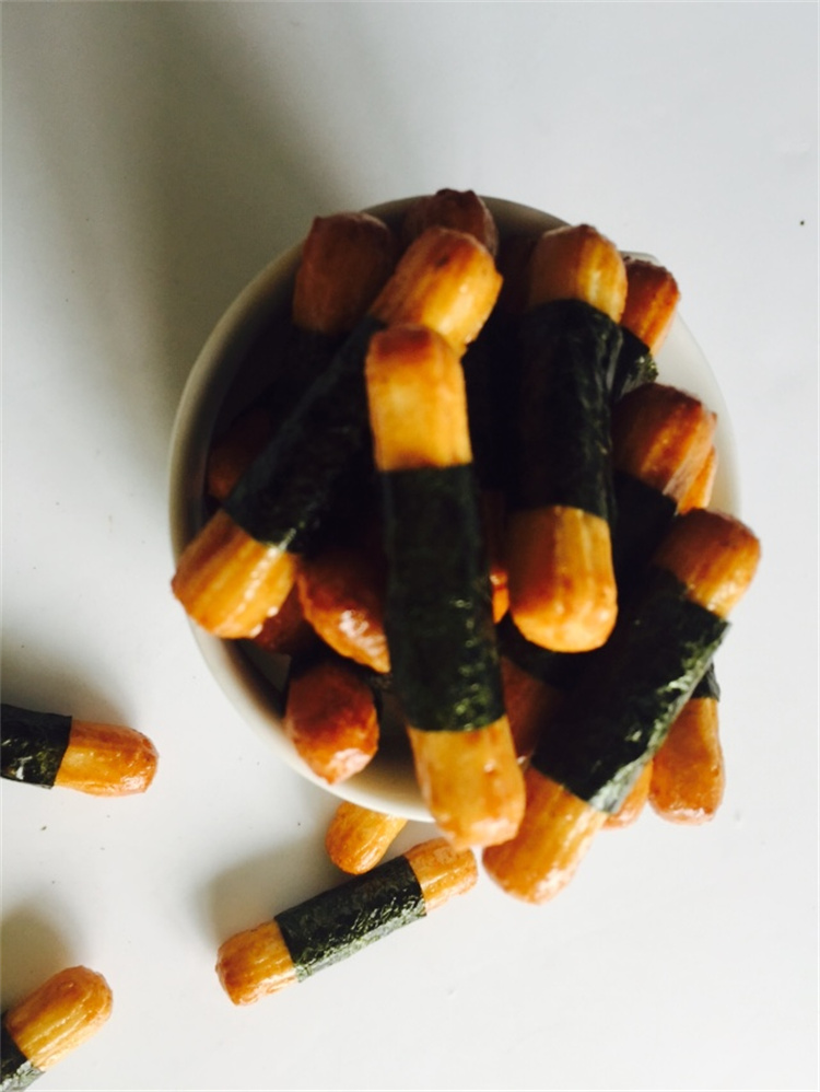 Seaweed Rolled Rice Cracker Snacks Crispy Delicious Puffed Rice Snacks