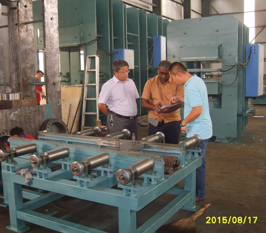Customer's Request 2000T Solid Tyre Vulcanizing Machine Rubber Press Machine