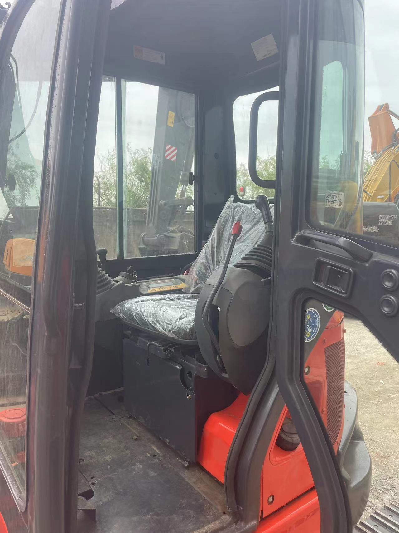 Good Condition KOBOTA U35 used mini excavator Japan for homework
