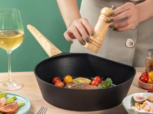 China Dishwasher Safe Non Stick Frying Pan 13 Inch With Ceramic Coating wholesale
