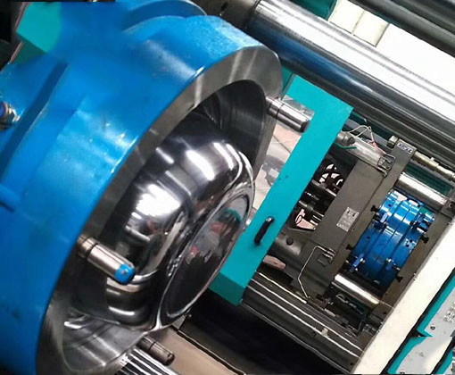 Two Color Energy Saving Injection Molding Machine For Electric Parts
