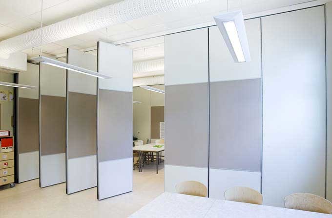 Sliding Folding Partition Walls Wooden Acoustic Soundproof Mobile Partition Foldable Wooden Doors