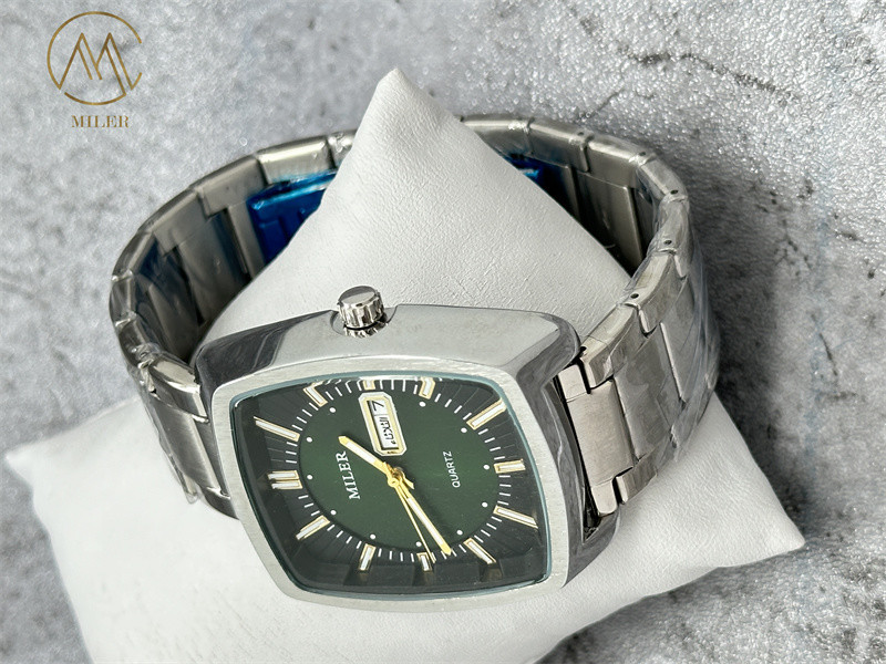 Men Silver Timepiece Stainless steel Strap Quartz Wristwatches