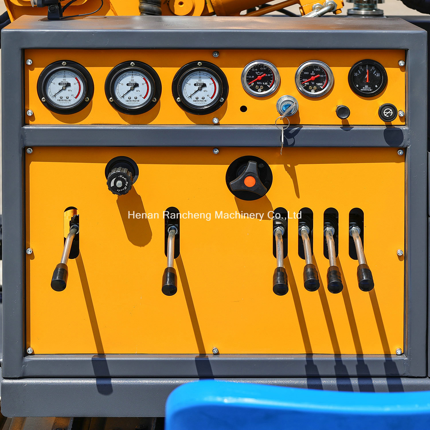 150m Depth 30m Piling Depth Solar Pile Driving Equipment 75KW Yuchai Turbo Charging