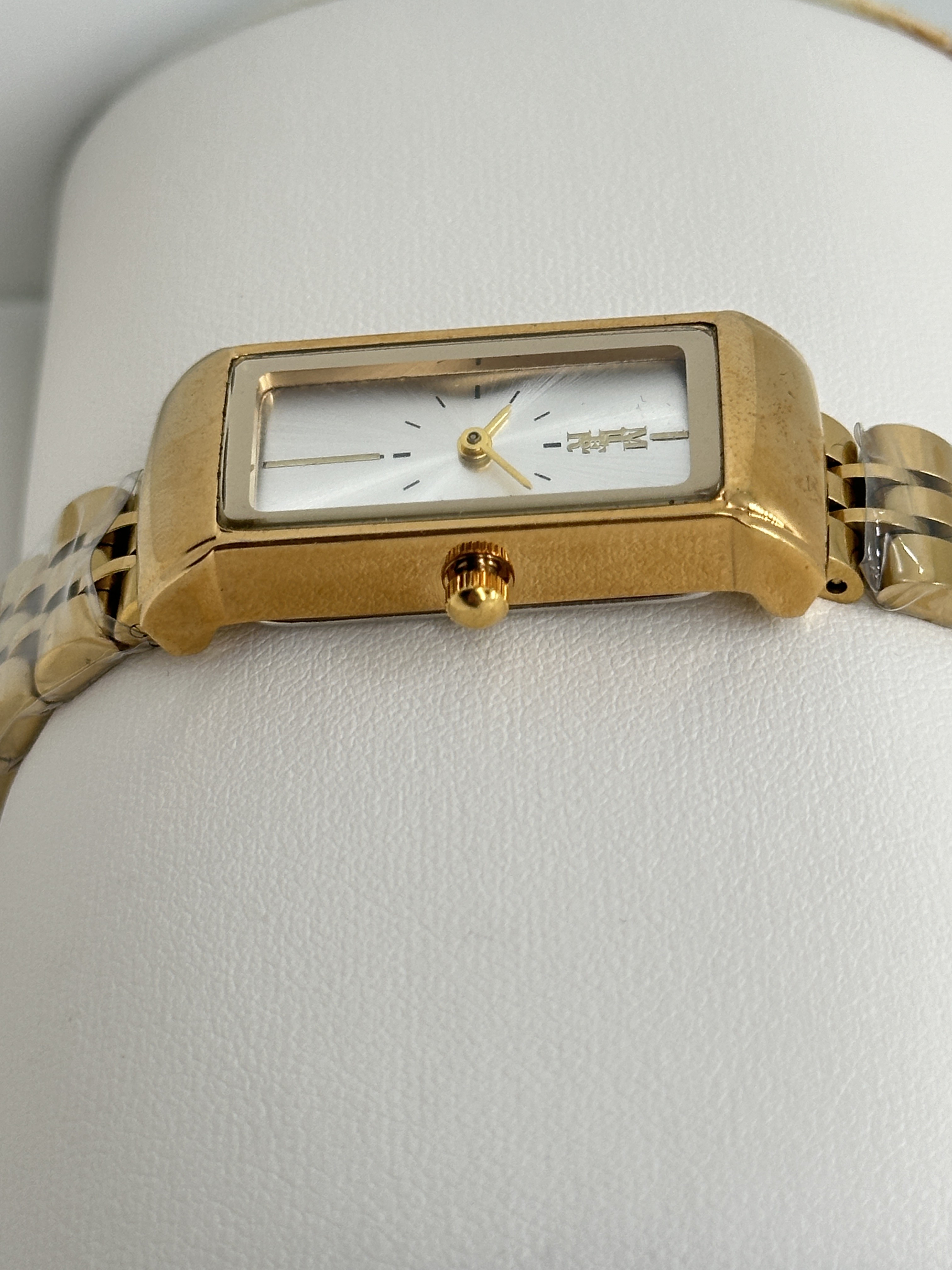 Custom Logo Fashion Quartz Wristwatch Timepiece Women Watch With Metal Strap