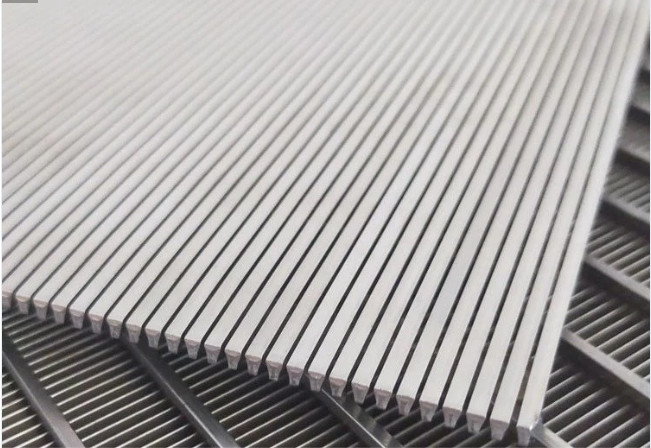 Customized Johnson Wedge Wire Screens V Shaped Wrapped Slot Pipe Filter