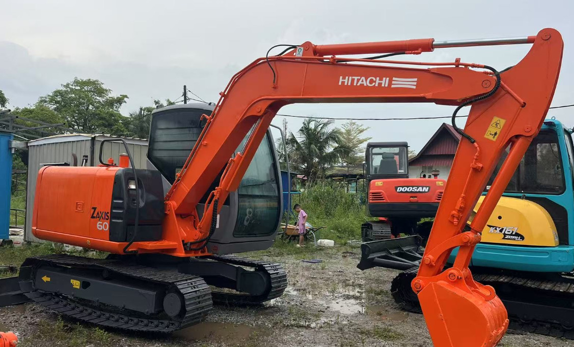 5850KG Hitachi ZX60 Used Crawler Excavators 6 Ton Construction Machine