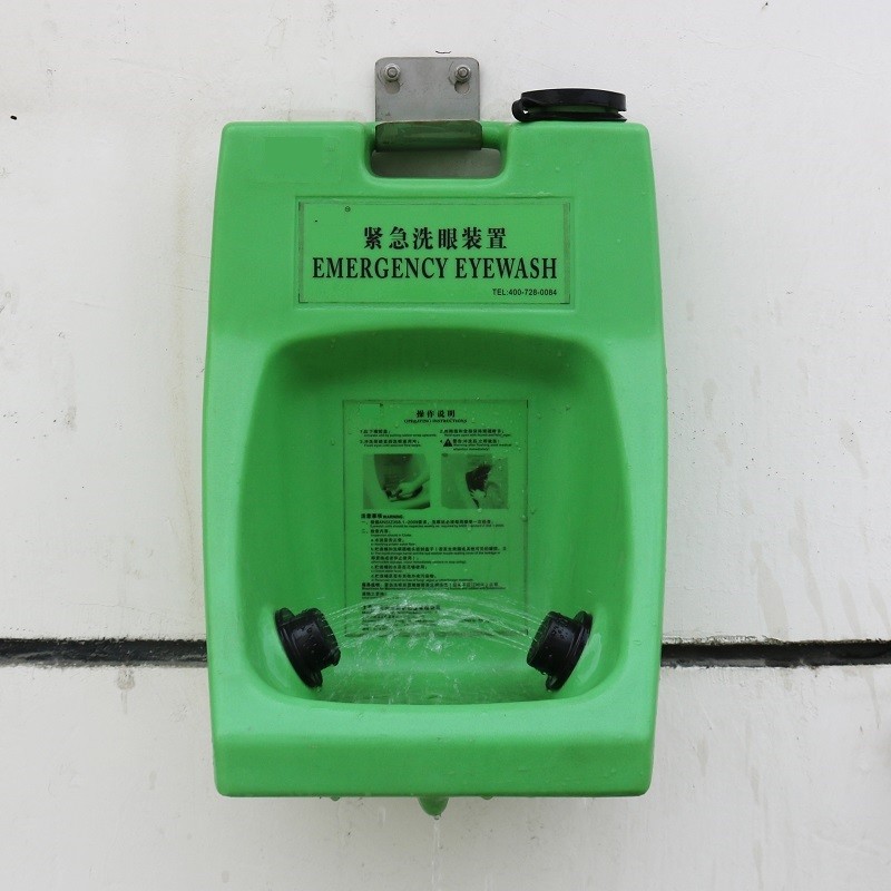 Bright green Emergency 6 minutes portable eye wash/ laboratory eye wash, 30L portable eyewash station