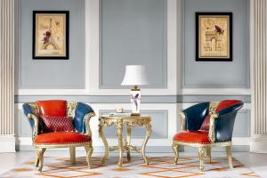 China Wooden Frame Luxury Antique Living Room Furniture Leisure Armchair wholesale