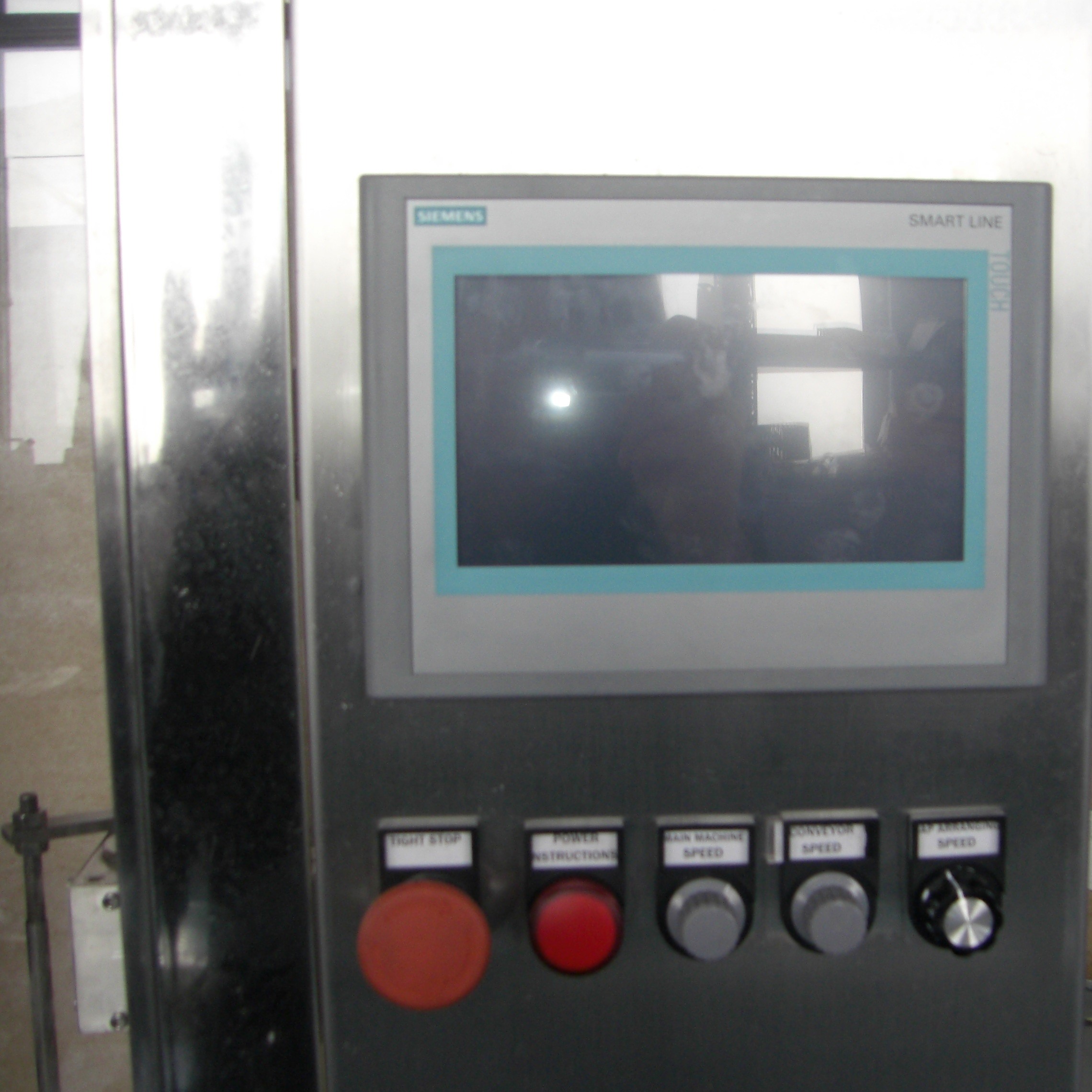 Automatic Glass Bottle 415V Liquid Filling Capping Machine Vodka Wine Linear Flow