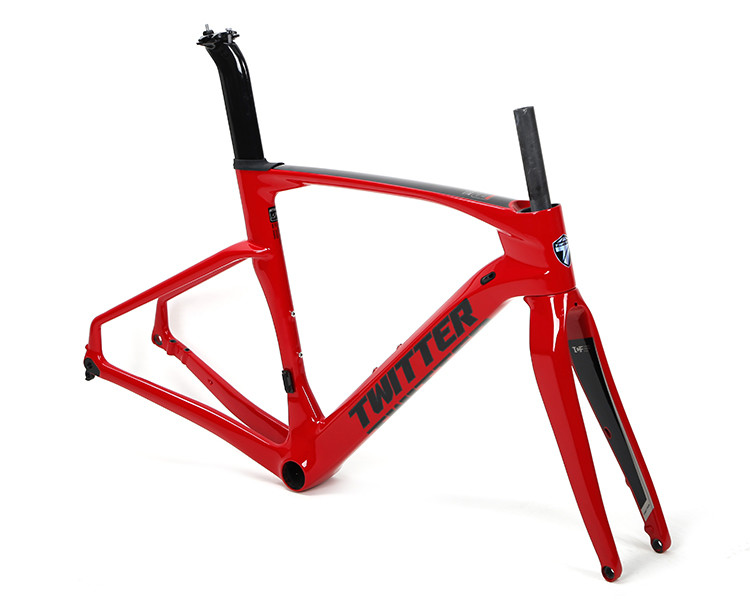 Durable T900 Carbon Road Bike Frame Lightweight Smooth With Disc Brake Inner Cable