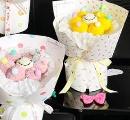 China Thickened cowhide, playful and colorful flower packaging paper wholesale