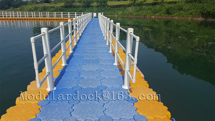 Inflatable plastic hdpe moular floating pontoon bridge for sale