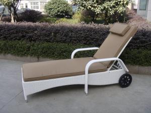 China Comfortable All Weather Mobile Rattan Sun Lounger With Wheel wholesale