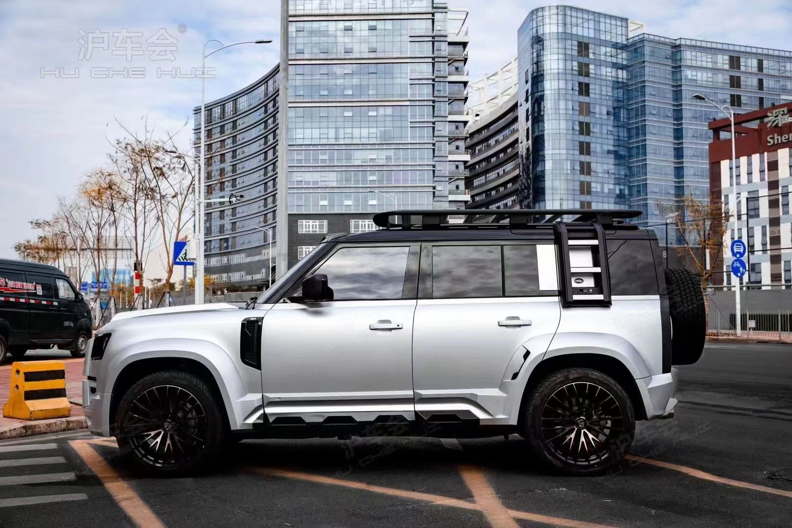 Auto Parts Body Kit for Land Rover Defender Defender Upgraded LUMMA Style Front and Rear Bumper Wide-body Kit