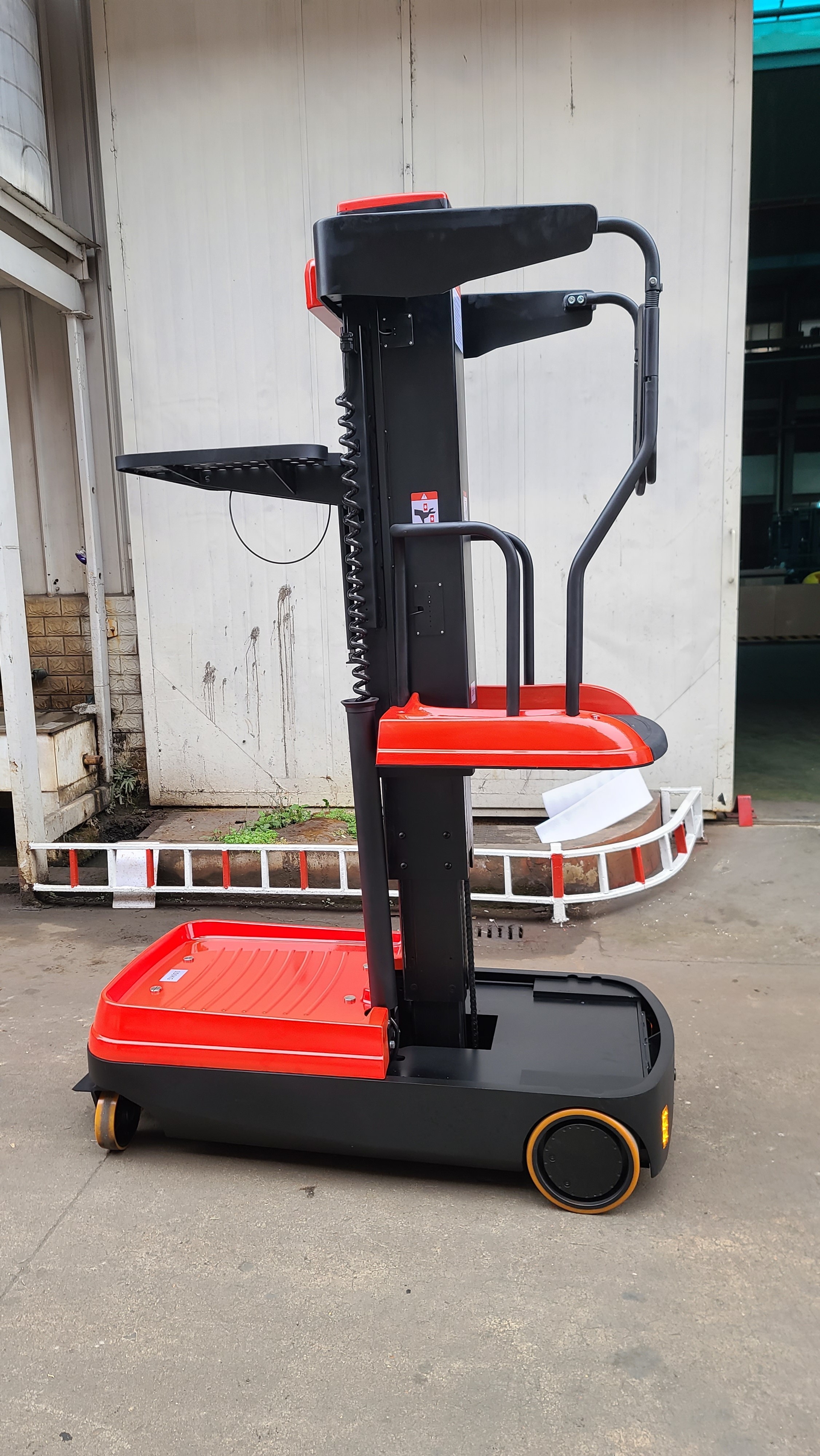 Electric Order Warehouse Picker Truck Machine 90kg/150kg/240kg