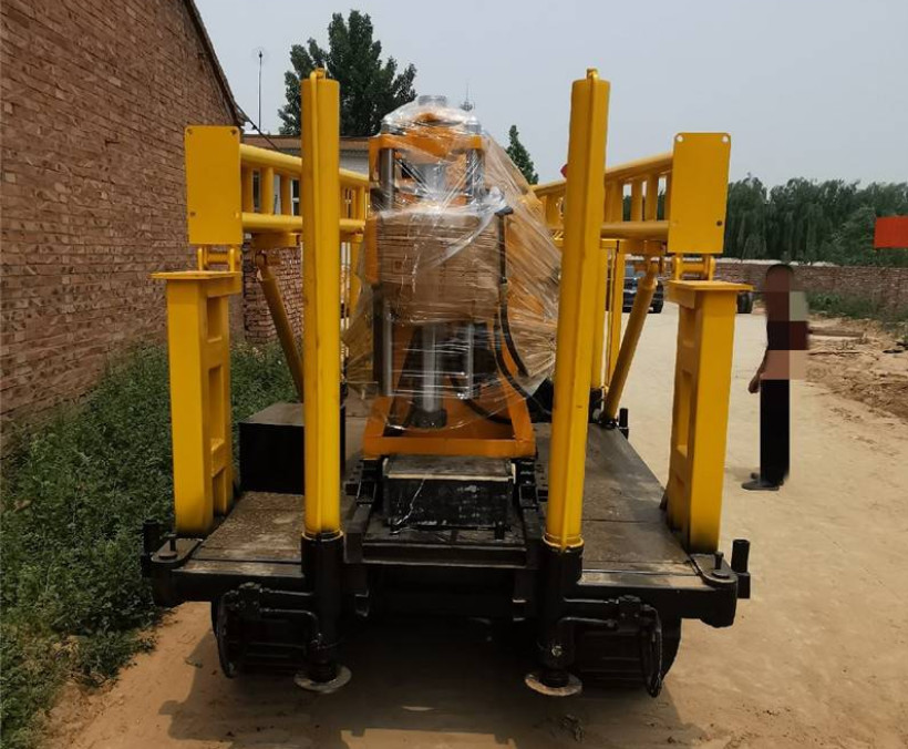 Easy Move 15kw Crawler Mounted Drill Rig For Soil Testing SPT Drilling