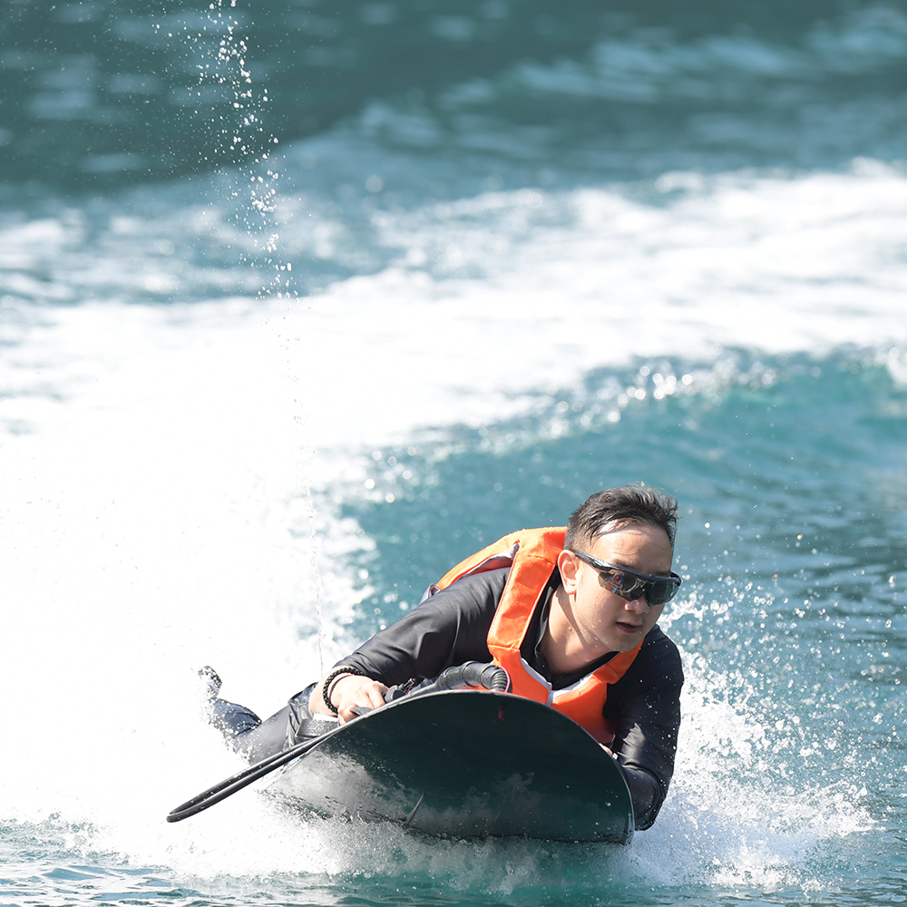 Wave Surfing With Bodyboard And Foot Straps CE Certification