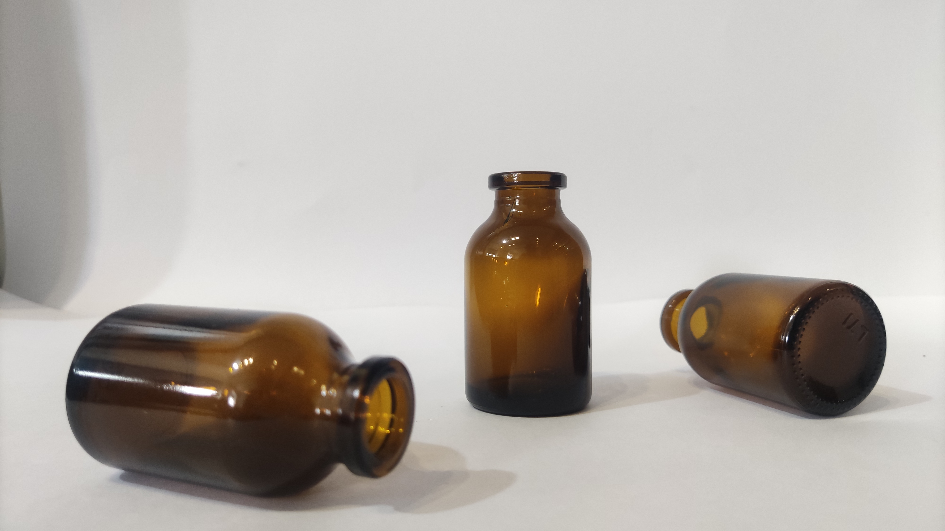 Hot Stamping Glass Molded Vials For Antibiotic Packaging 20ml 30ml 50ml 100ml Body Material Glass