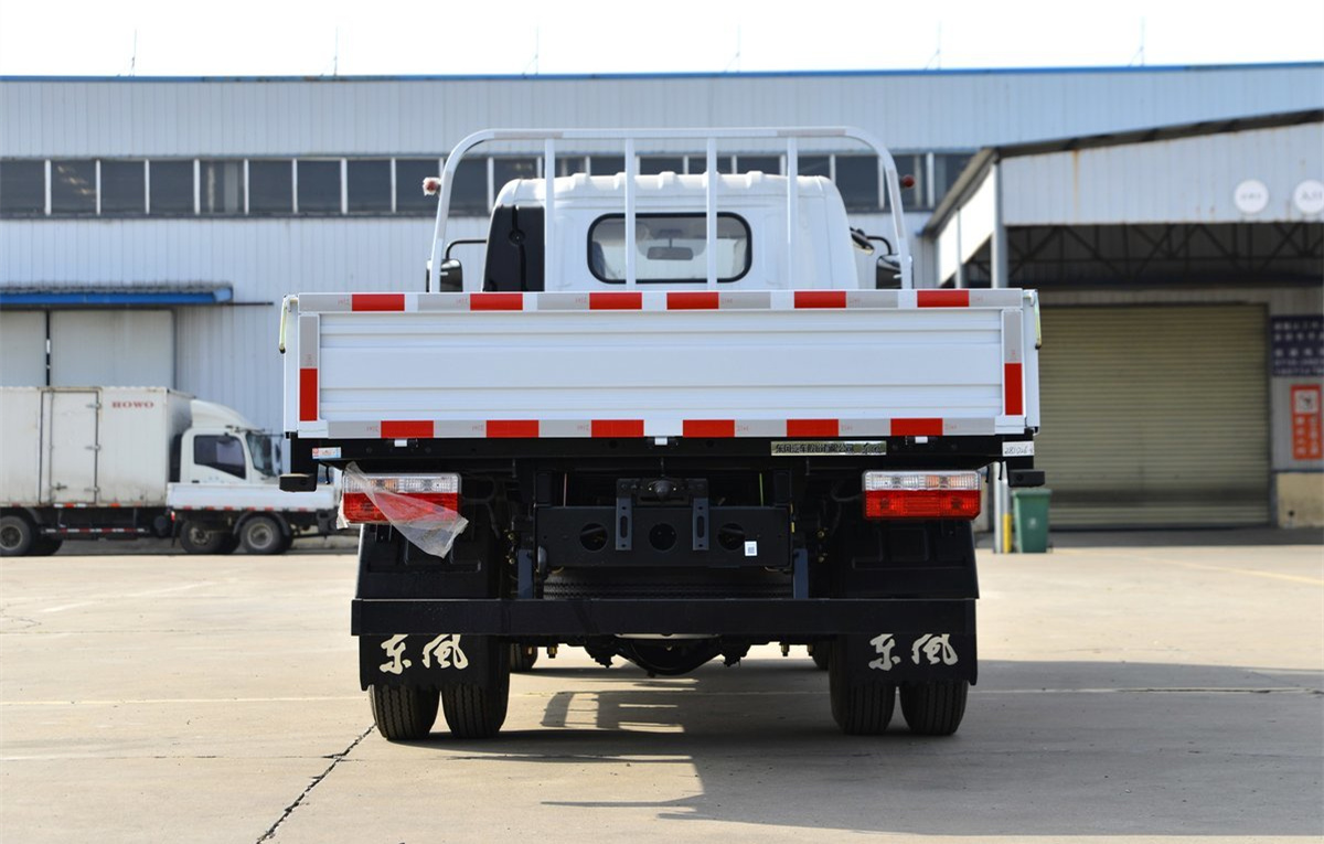 Dongfeng 150 Horsepower 3.8-meter Row of Half-barbed Board Light Truck Narrow Body Truck Cargo Truck EU Standard 2 to 6