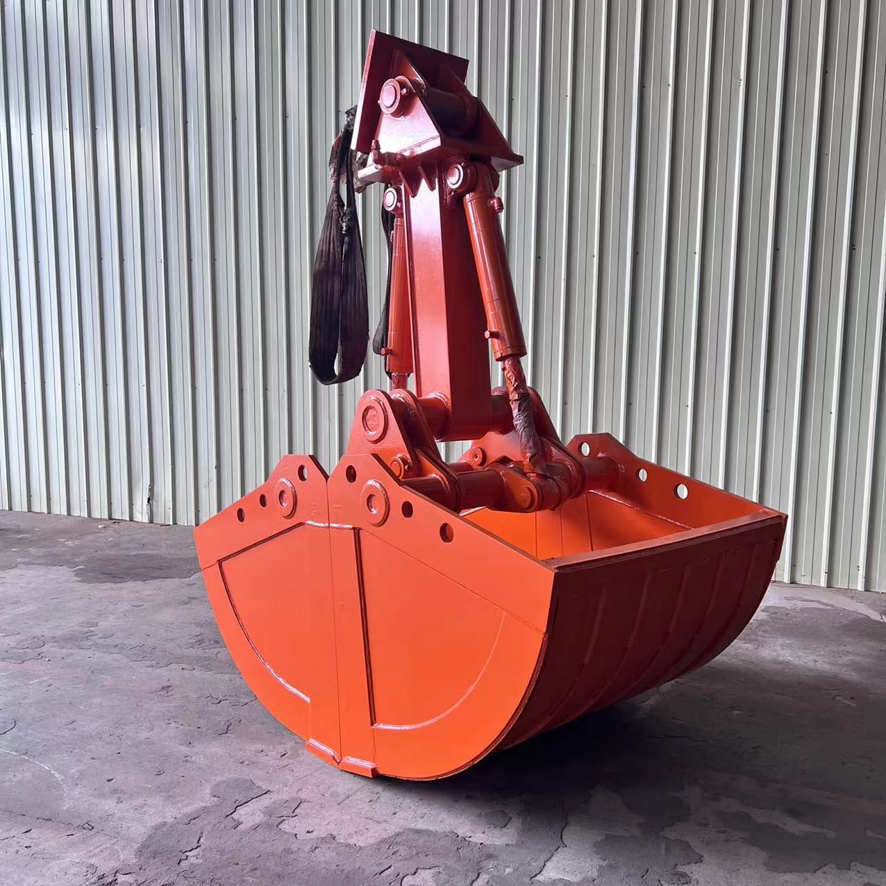 Strong Reinforcement Clamshell Excavator Bucket 28-30ton For Three-Section Telescopic Arm