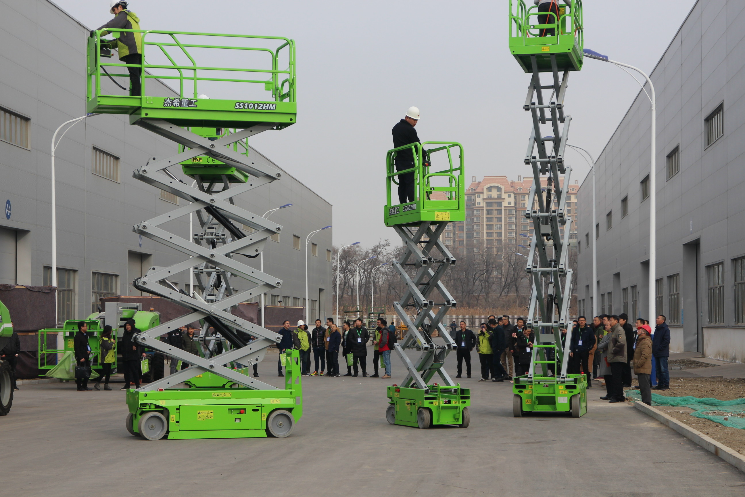 AWP EWPs hydraulic 9m 29ft 450kg capacity elevated work platform scissor lift for renting