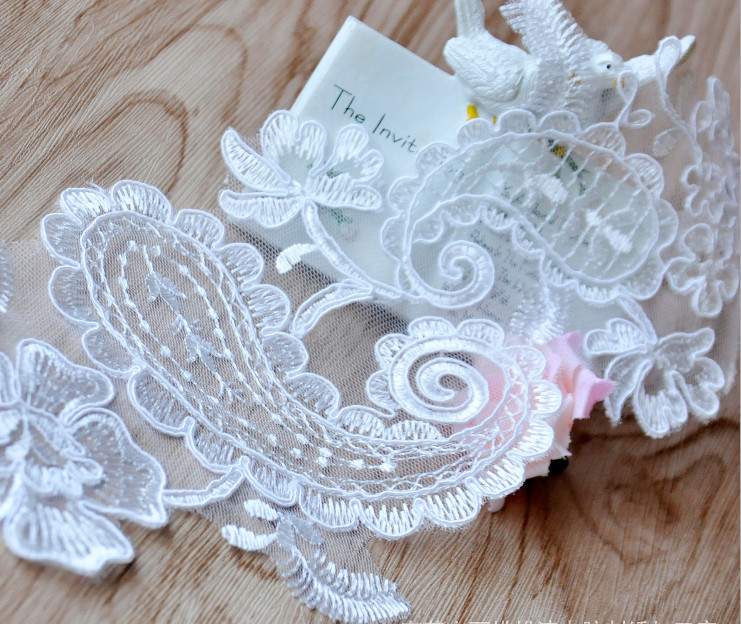Apparel Accessories Ivory Embroidery Lace Applique for Bridal Dress