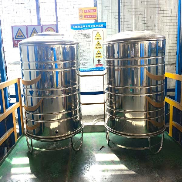 1T Thickening High Traffic Water Storage Tank High Configuration Pressure