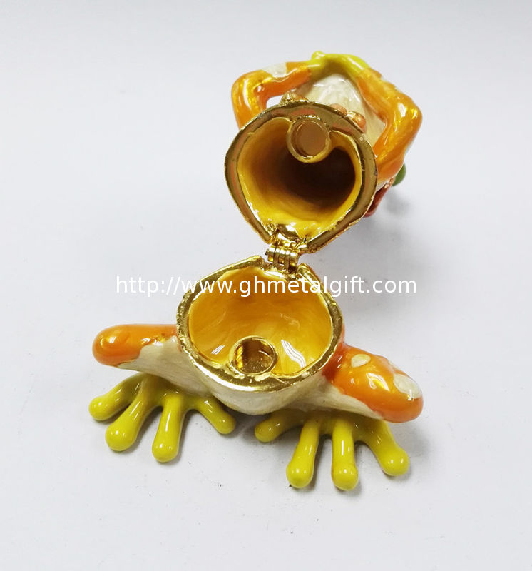 Pewter alloy gold plated three Frog Jeweled Trinket Box three Frog Jewelry trinket box Box for Jewerly