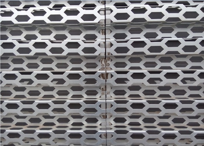 Hexagonal Perforated Metal Mesh 0.5-8mm Thickness For Architectural Applications