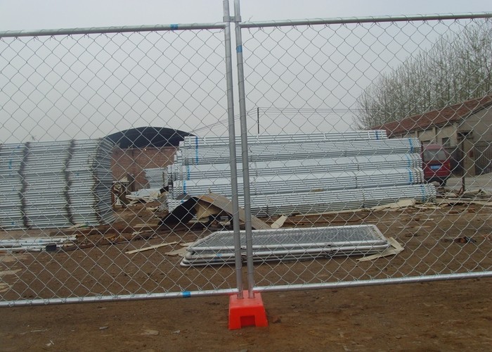 Easily Assembled Portable Chain Link Fence With Low Carbon Steel Wire Material